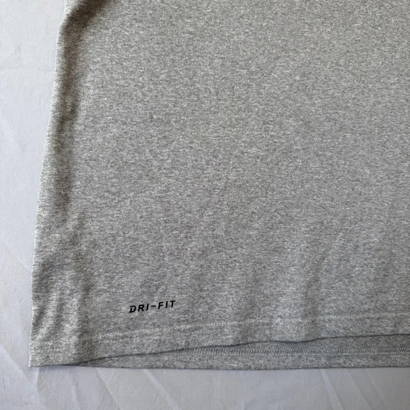 Nike Dri Fit Mens Tee Size XL Grey Gym Running Workout Athletic Sports Stretch - Picture 4 of 7